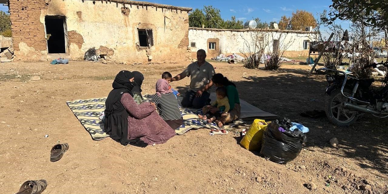 Herkes kendi kendine yanan ev için seferber oldu