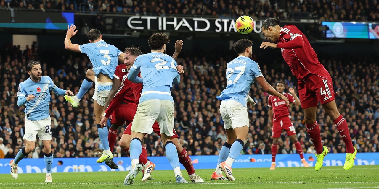 Manchester City, Liverpool'u 3-0 ile ezip geçti
