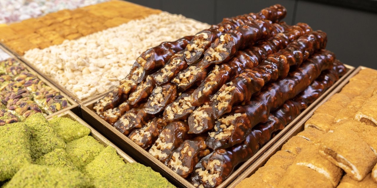 Kış geldi tatlı tercihleri değişti, cevizli pekmezli sucuk satışları arttı
