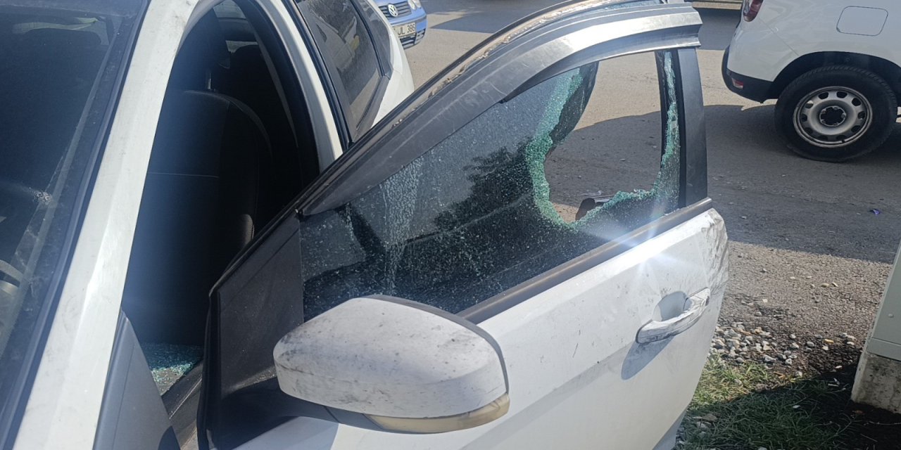 Antalya'da 16 yaşındaki çocuk otomobilin camını kırıp 50 bin TL çaldı