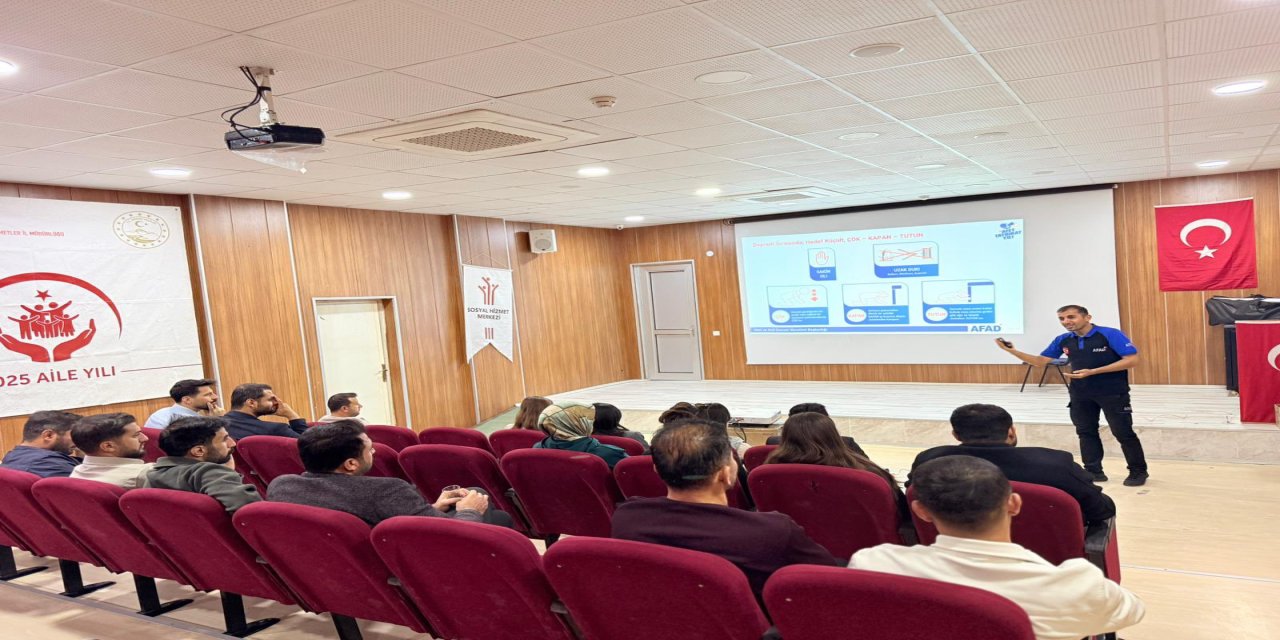 İdil’de kamu personeline “Afet Farkındalık Eğitimi” verildi