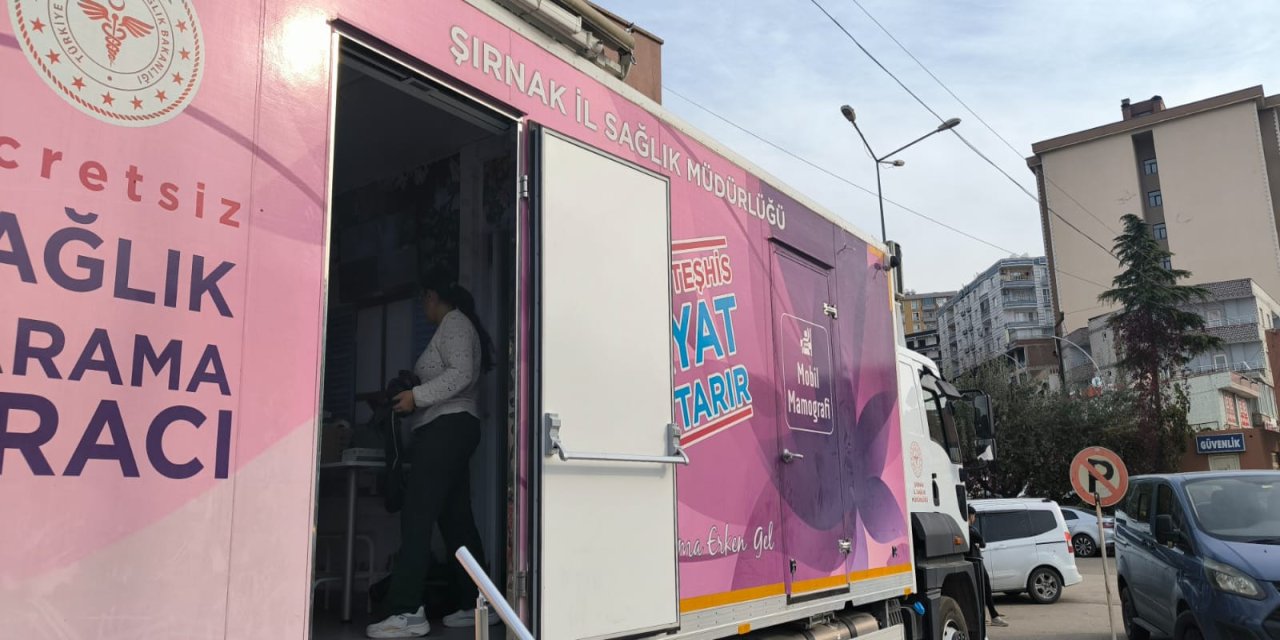 Şırnak Devlet Hastanesi Önünde Mobil Mamografi Aracı Hizmet Vermeye Başladı