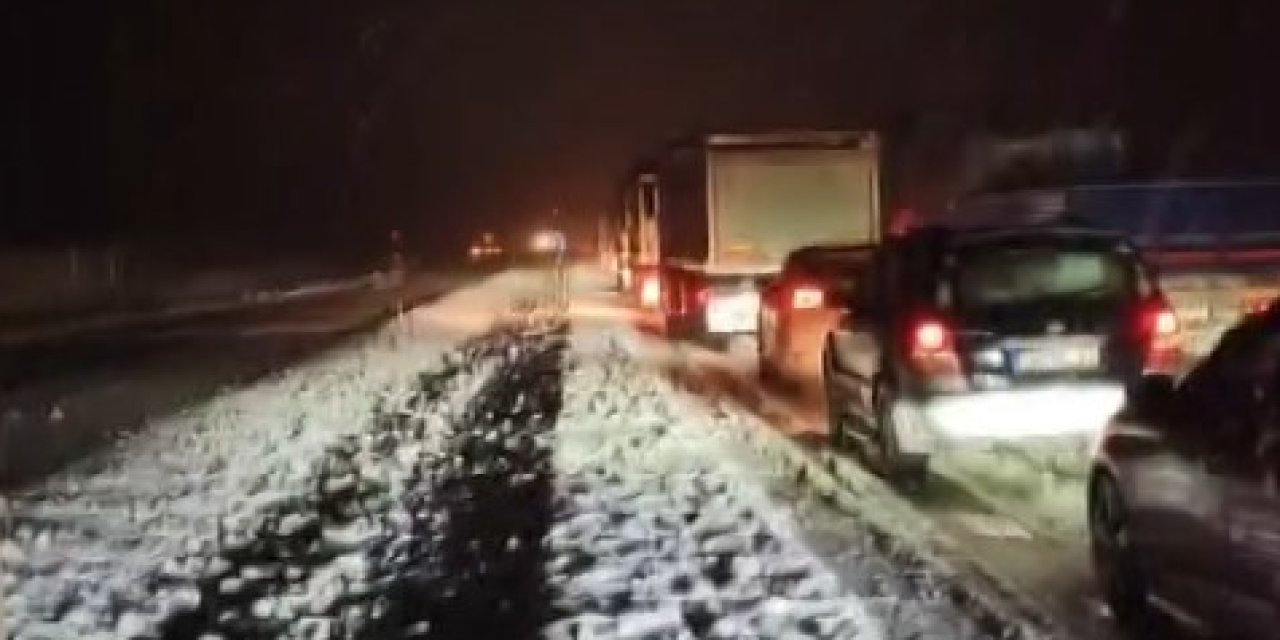 Kar ve tipi etkisini artırdı, kara yolları trafiğe kapatıldı