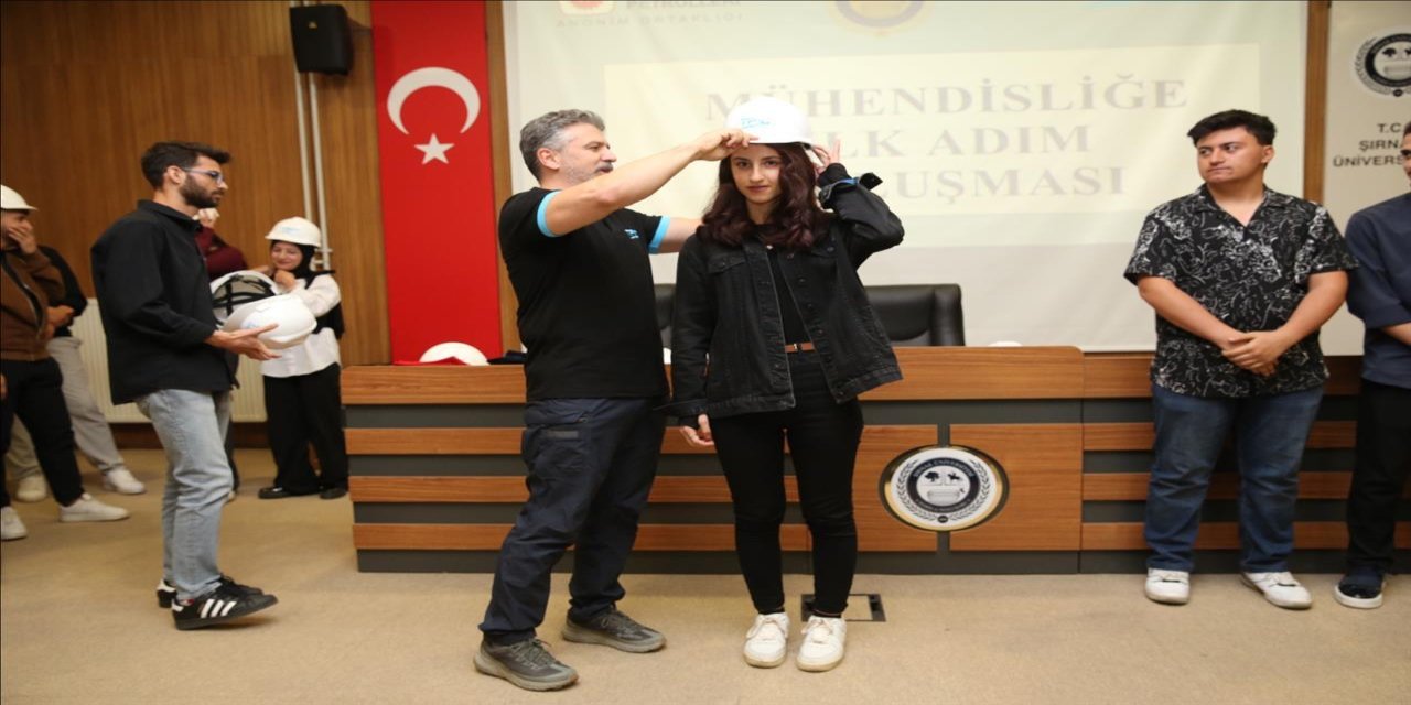 Şırnak Üniversitesinde Petrol ve Doğalgaz Mühendisliği Öğrencileri Baret Giydi