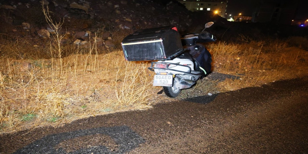Kediye Çarpmamak İçin Ani Fren Yaptı: Motosiklet Sürücüsü Yere Düştü!
