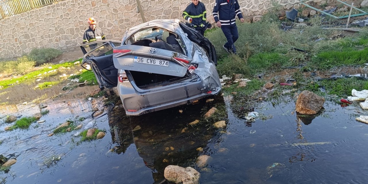 Mardin'de otomobil dere yatağına devrildi: 1 ölü, 2 yaralı