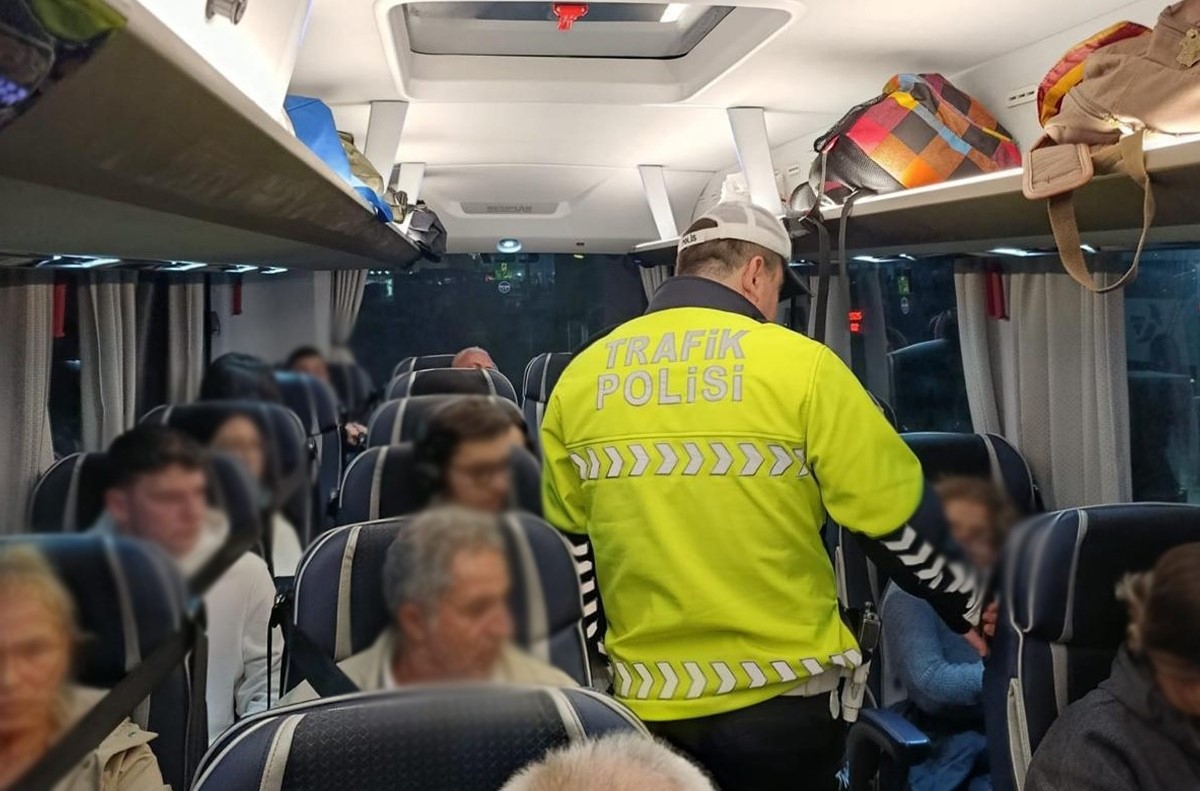 235 Otobüs Kontrol Edildi: Emniyet Kemeri Kullanımı Denetleniyor!