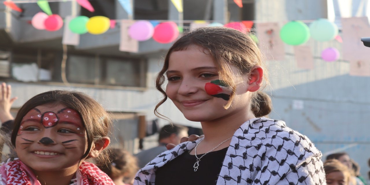 Gazze'de Enkaz Üzerinde Umut: Çocuklar Sinema Festivalinde Buluştu!