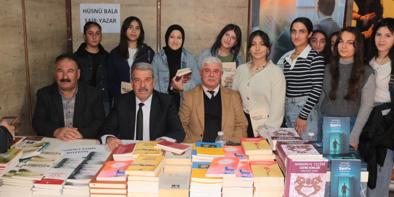 Cizre Kitap Fuarı ikinci gününde de yoğun bir ilgi gördü, stantlar doldu taştı