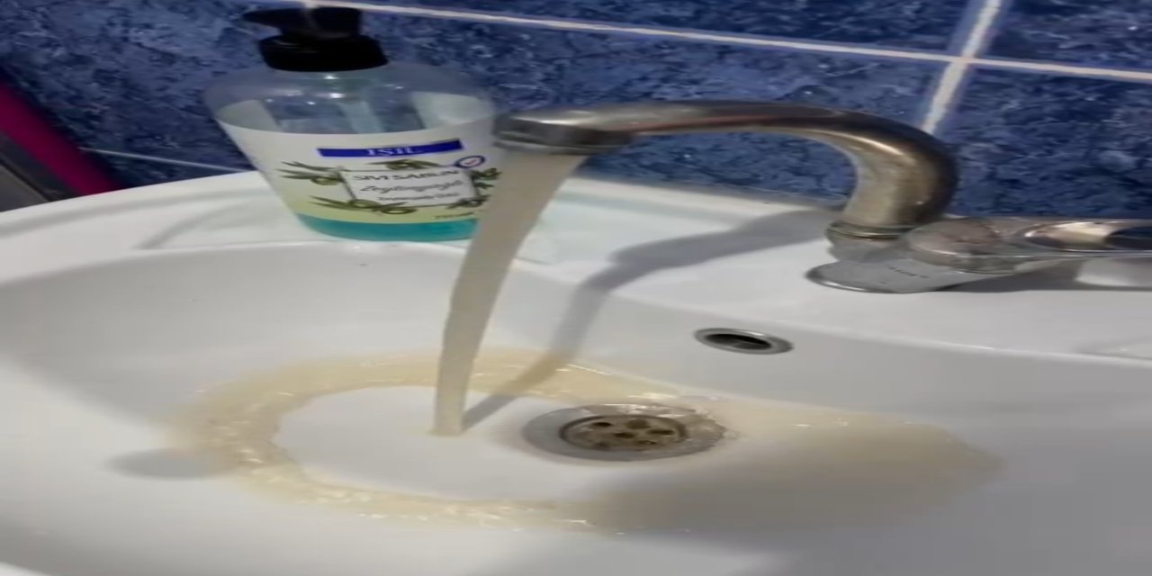 İstanbul'da musluklardan kirli su akmasına vatandaşlardan tepki