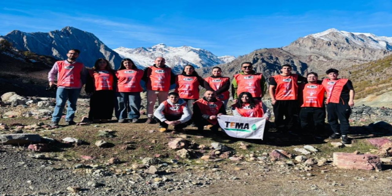 Yüksekova'da erozyonla mücadele için fidan dikme etkinliği