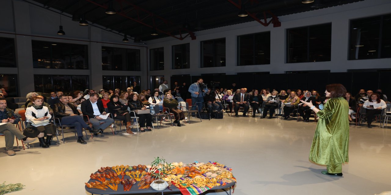 Anadolu’da Kaşığın Derin Hikayesi Zeytinli Lezzetler Eşliğinde Anlatıldı