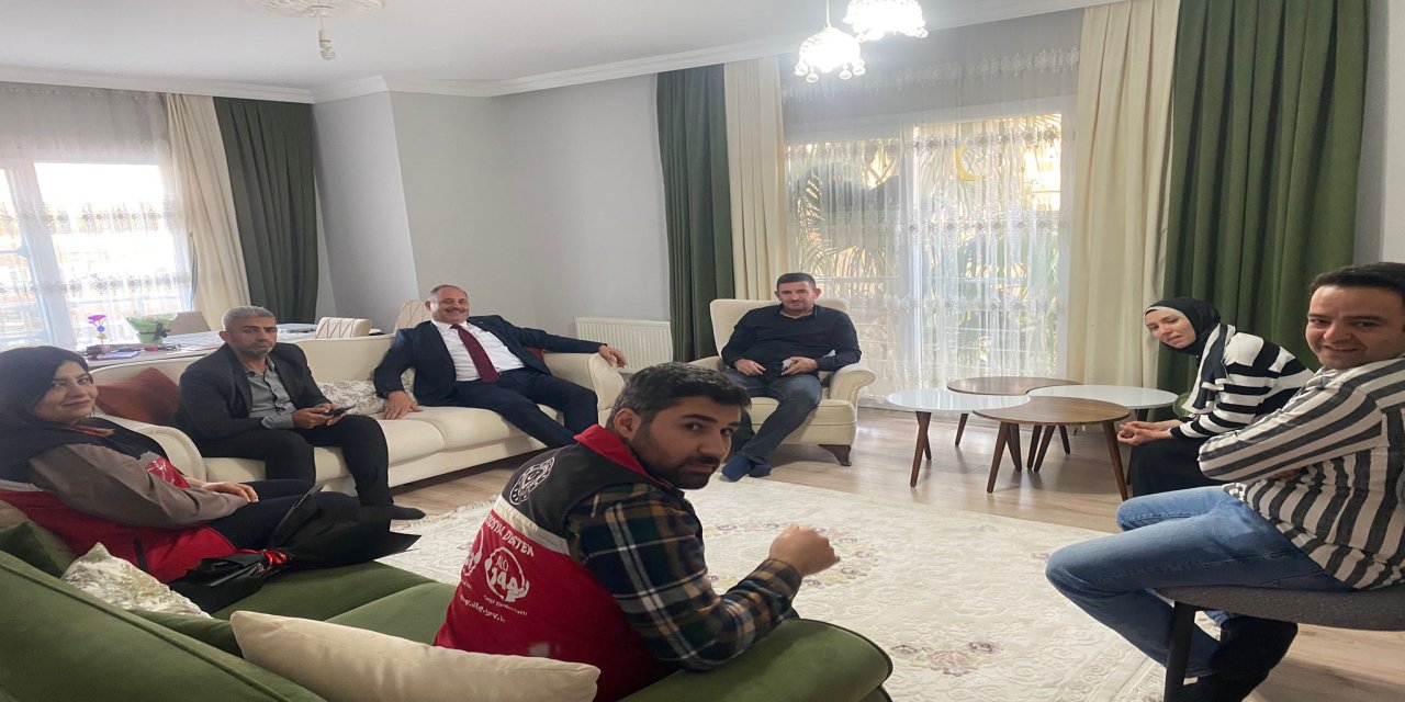 Şırnak’ta koruyucu aile olan öğretmenlere Öğretmenler Günü ziyareti