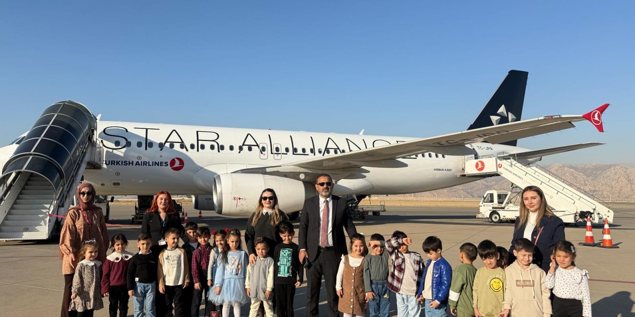 Şırnak Şerafettin Elçi Havalimanı'nda Anlamlı Öğretmenler Günü Kutlaması