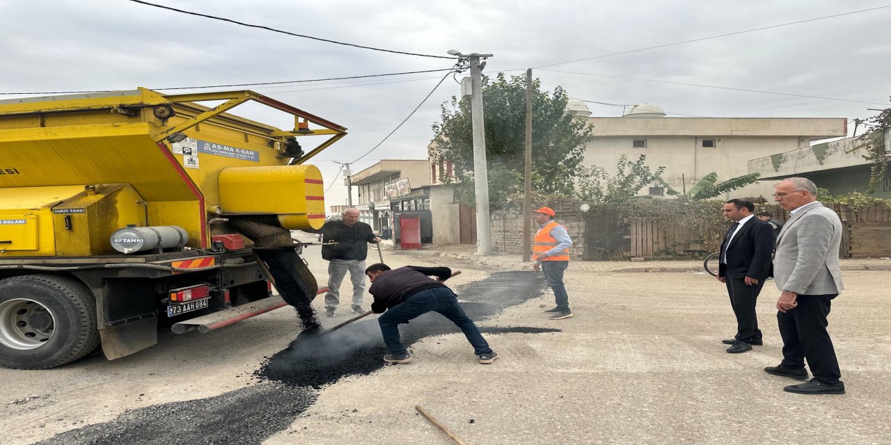 Silopi Kaymakamı Partal Köy Yollarındaki Asfalt Yama Çalışmalarını İnceledi