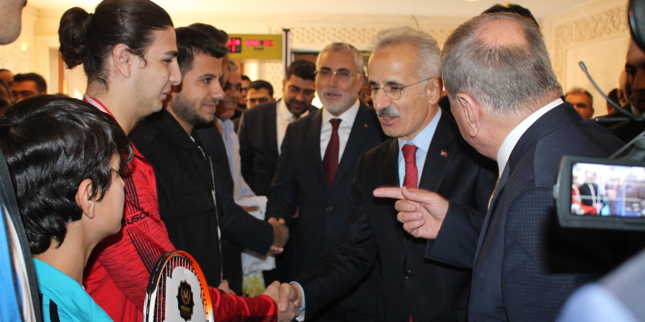 Bakan Uraloğlu ve Işıkhan Midyat Belediyesini ziyaret etti