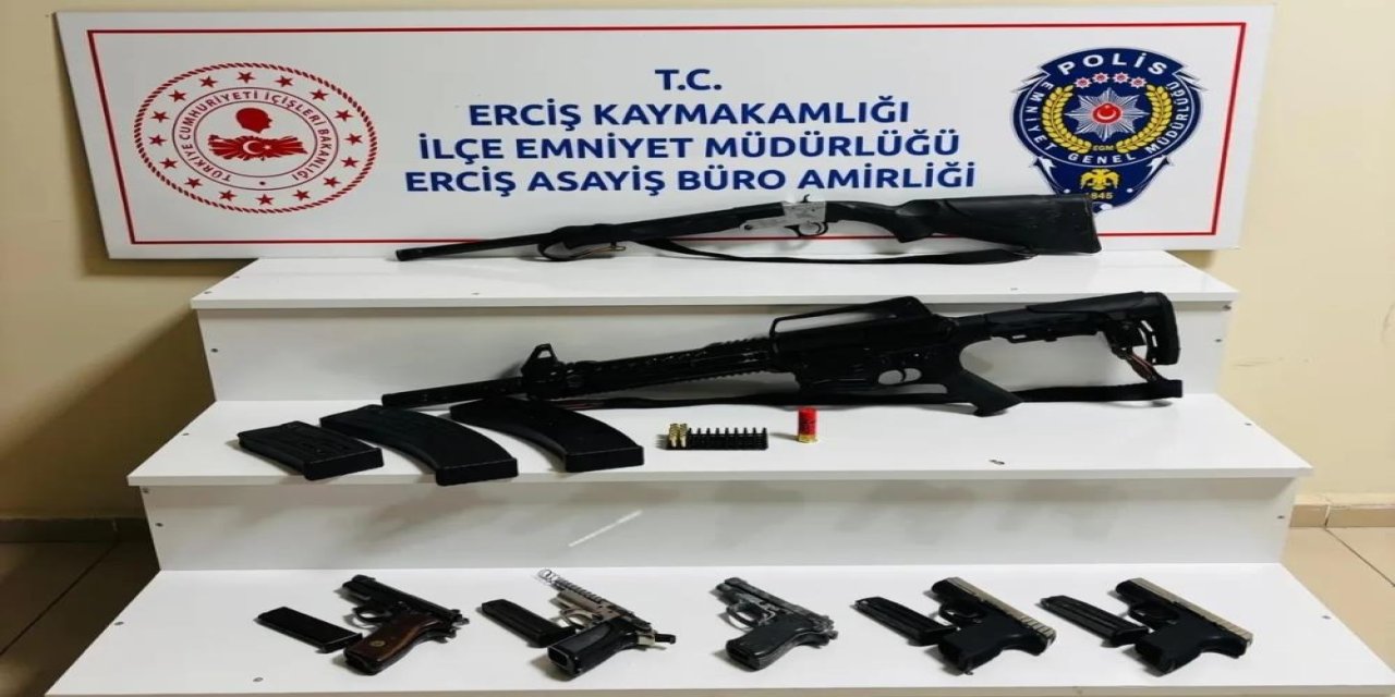 Erciş'te 5 adet ruhsatsız tabanca ve 2 adet yivsiz av tüfeği ele geçirildi