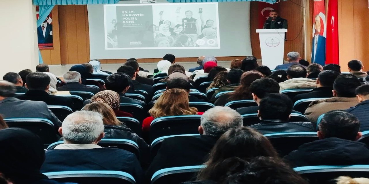 Uludere’de Bağımlılıkla Mücadele Seferberliği: Öğretmenlere Erken Farkındalık Eğitimi