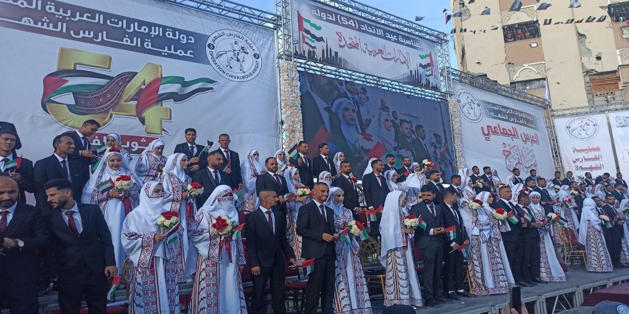 Gazze'de 54 çift savaşın gölgesinde dünya evine girdi