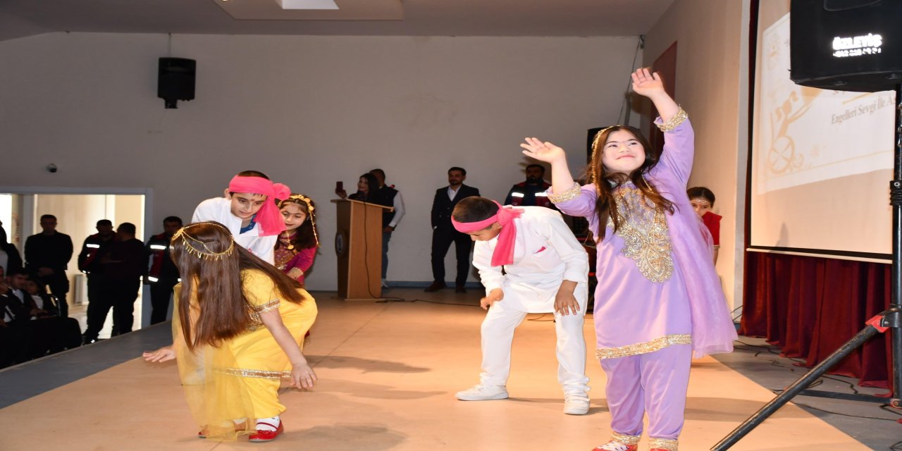 Şırnak'ta Özel Gereksinimli Öğrencilerden Sahne Şöleni