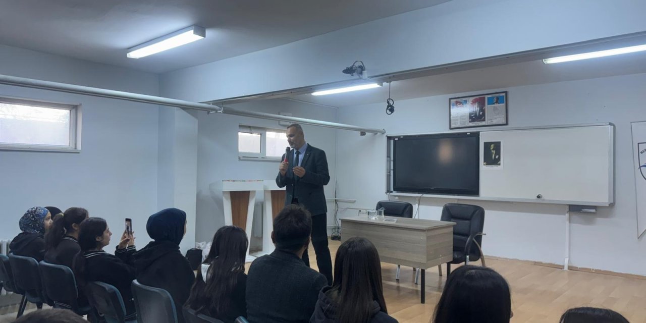 Cizre’de “Başarıda Arkadaş Seçimi” Konferansı Düzenlendi