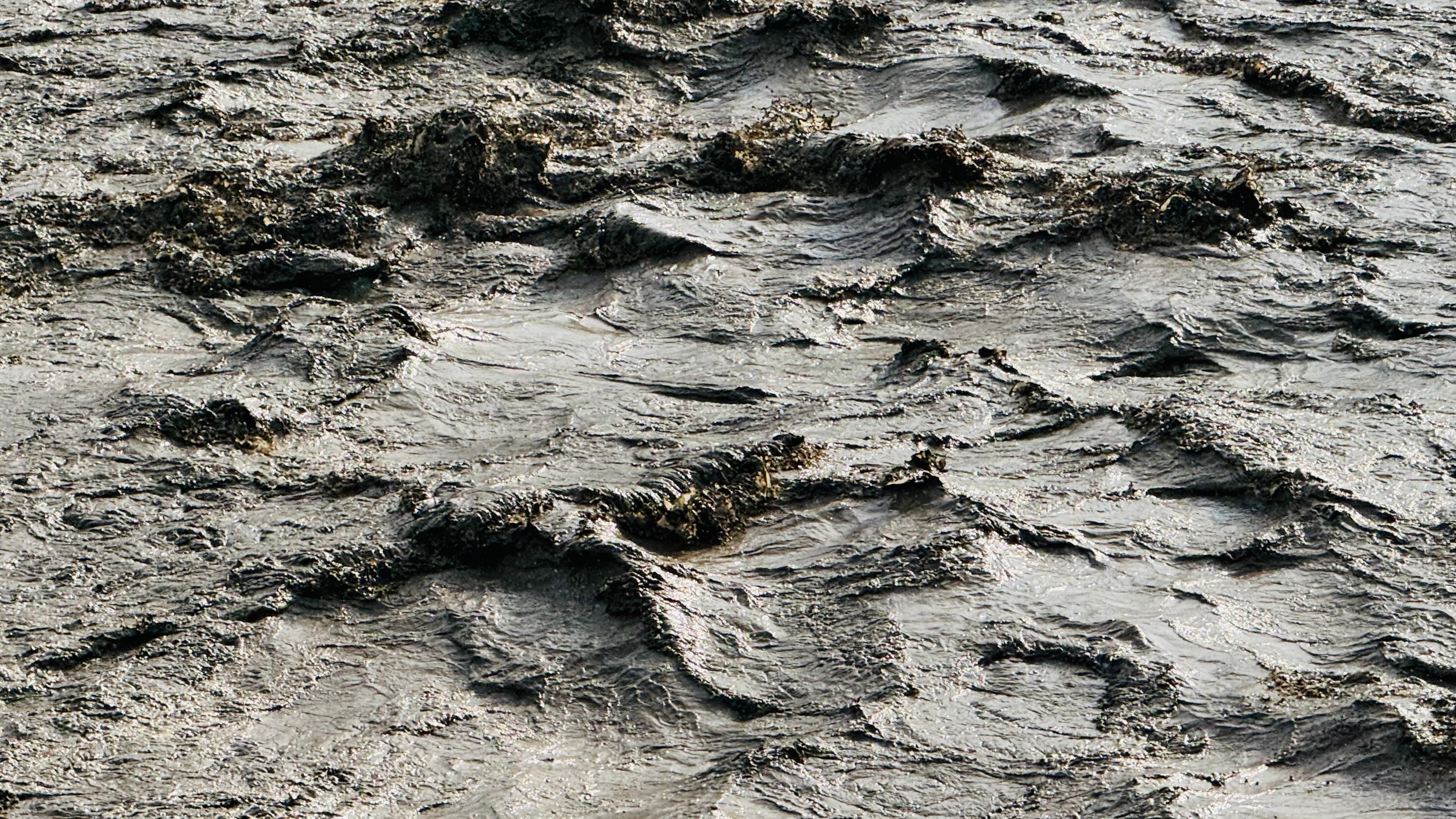 Yağış sonrası Hezil Çayı coştu, suyun debisi yükseldi