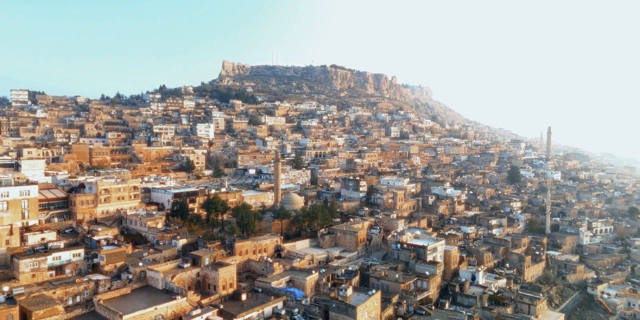 Tarihi Mardin Sisle Birlikte Masalsı Bir Atmosfere Büründü