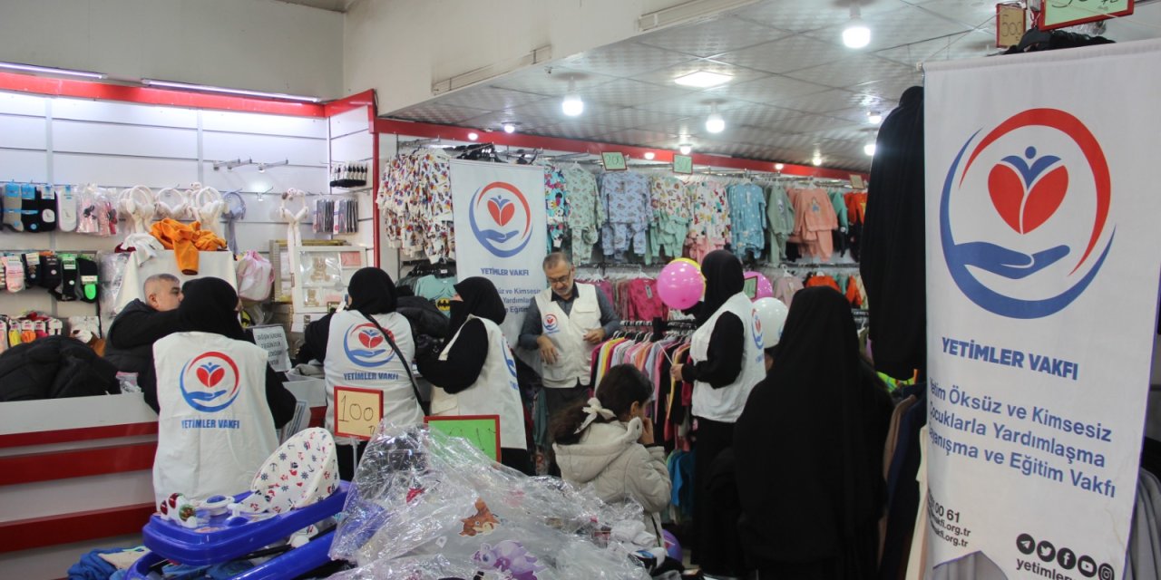 Cizre'de Yetimler Vakfı'ndan yetim Çocuklara bot ve mont desteği