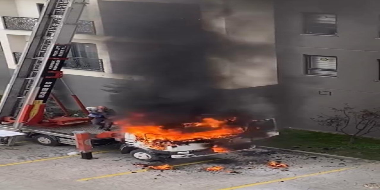 Ev taşıma kabusa döndü... Vinç alev aldı, vatandaşlar damacanayla söndürmeye çalıştı