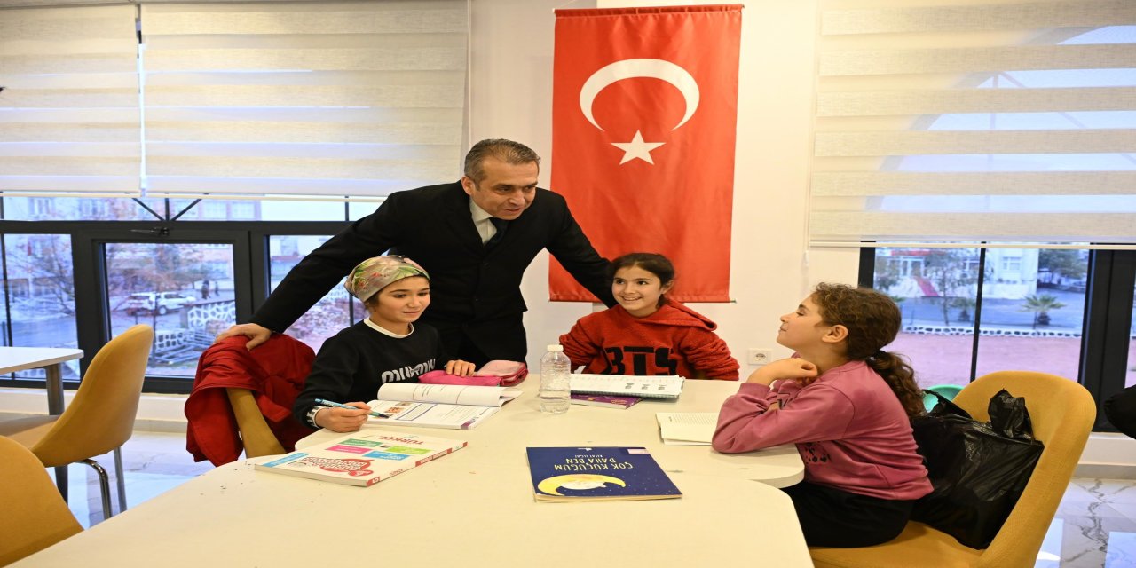 Şırnak Emniyet Müdürü Sazak, Kütüphanede Öğrencilerin Taleplerini Bizzat Dinledi