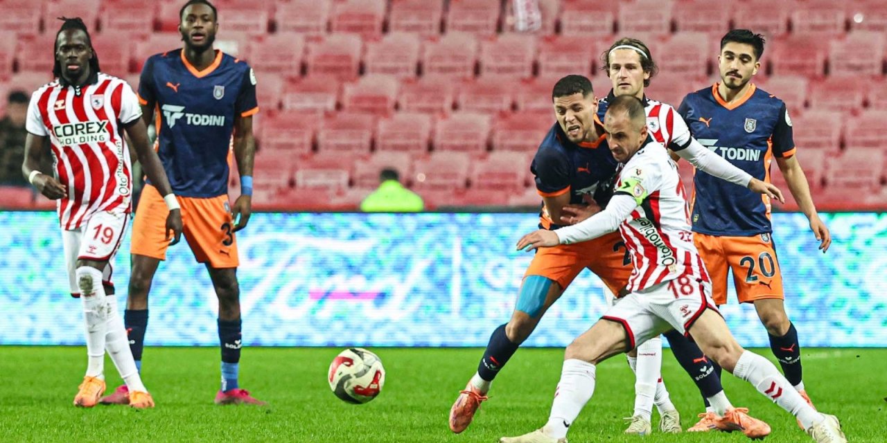 Samsunspor sahasında  RAMS Başakşehir'e 2-0'lık yenilgi ile boyun eğdi