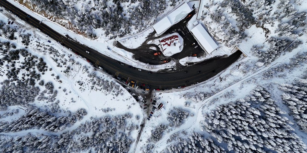 Zigana'da hayatı değiştiren tünel; Yenisinden geçiliyor, eskisinde eğleniliyor