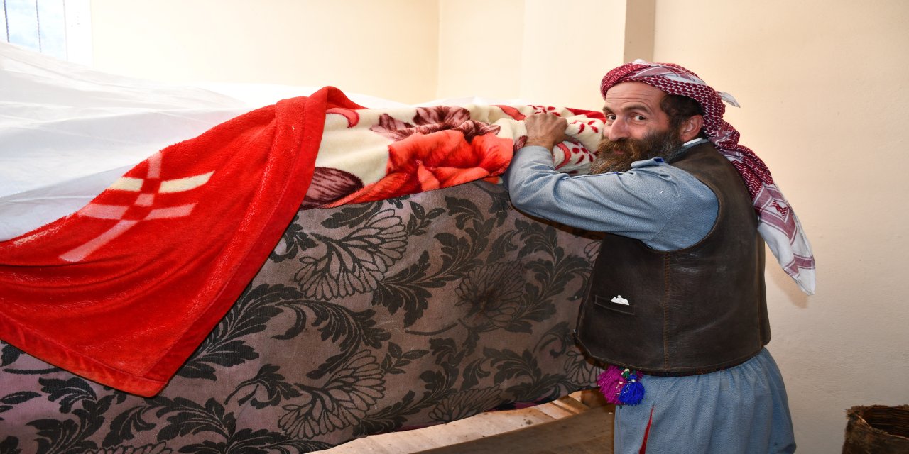 Şırnak'ta Kilosu 10 Bin Lira: Dünyanın En Pahalı Balını Misafir Odasında Koruyor