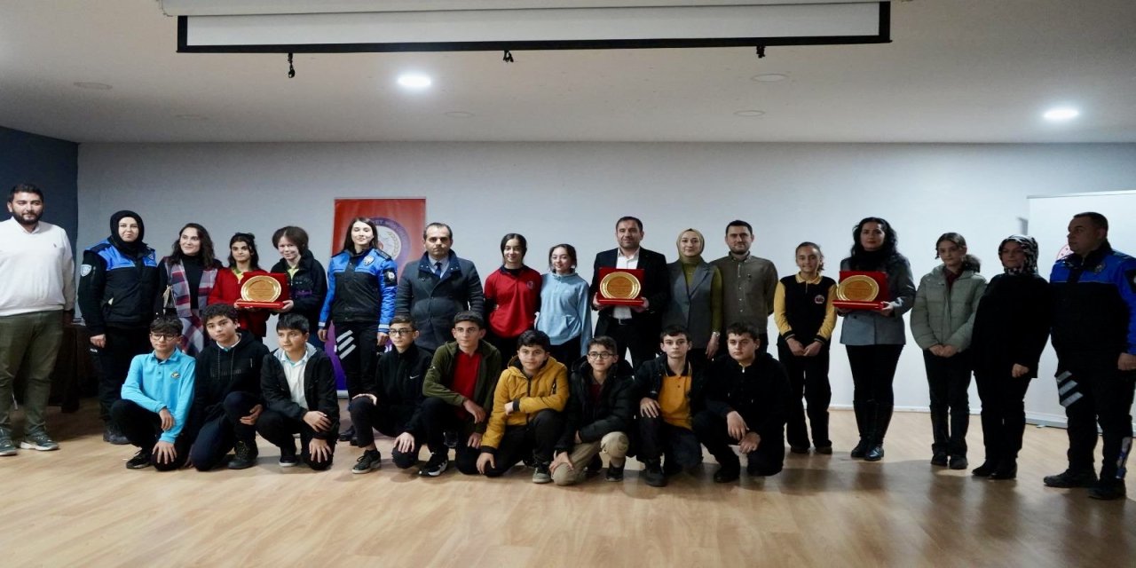 Şırnak'ın En Bilgili Ortaokulları Belirlendi