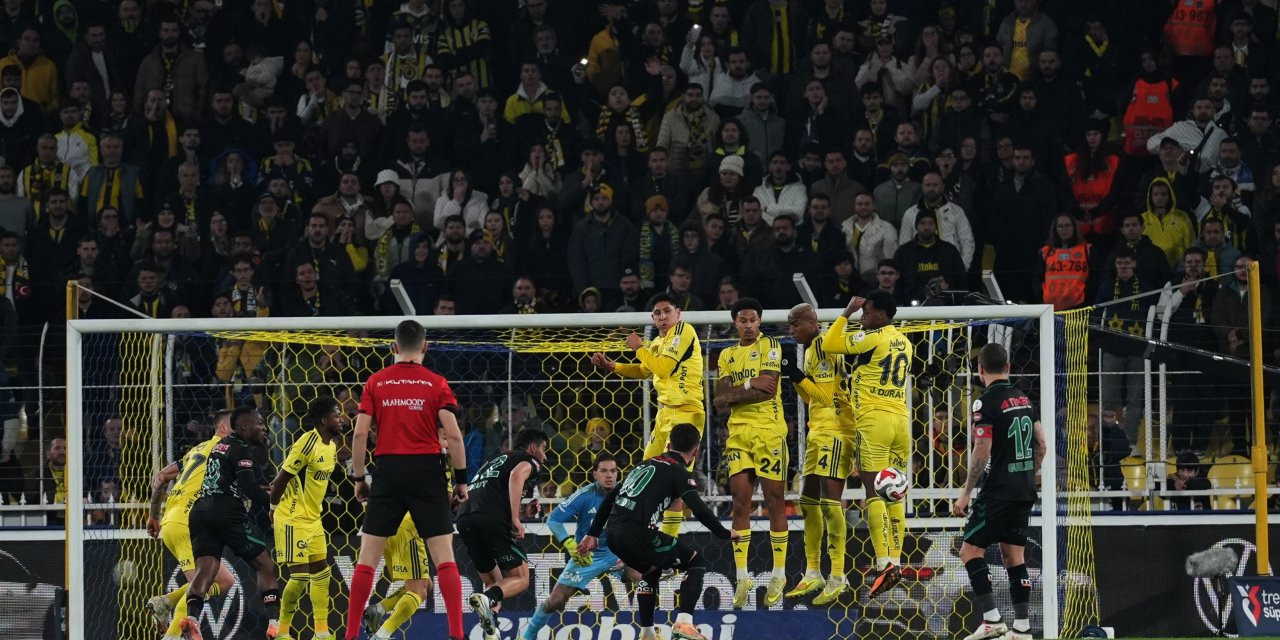 Fenerbahçe ilk yarıda fişi çekti, dört golle sonuca gitti: Fenerbahçe 4 - Konya Spor - 0