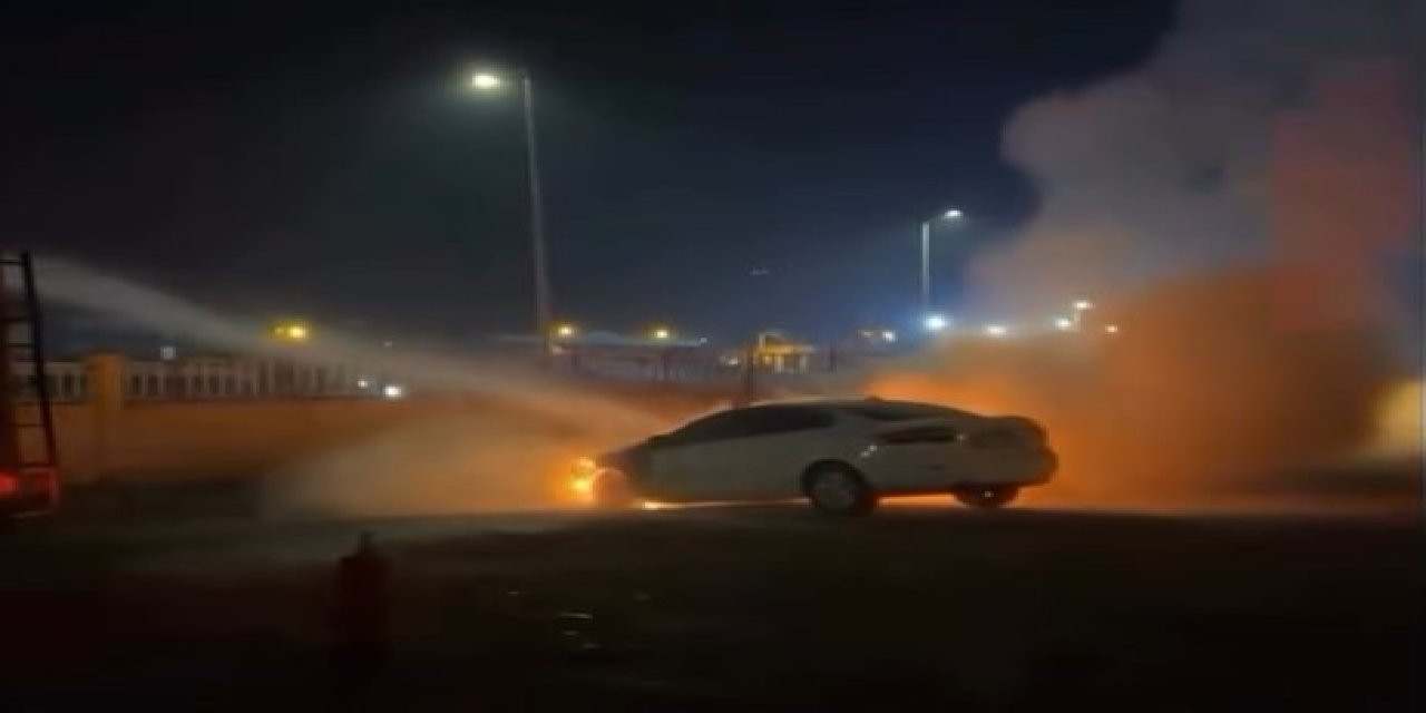 Silopi Devlet Hastanesi Otoparkında Yangın Paniği: Otomobil Yandı