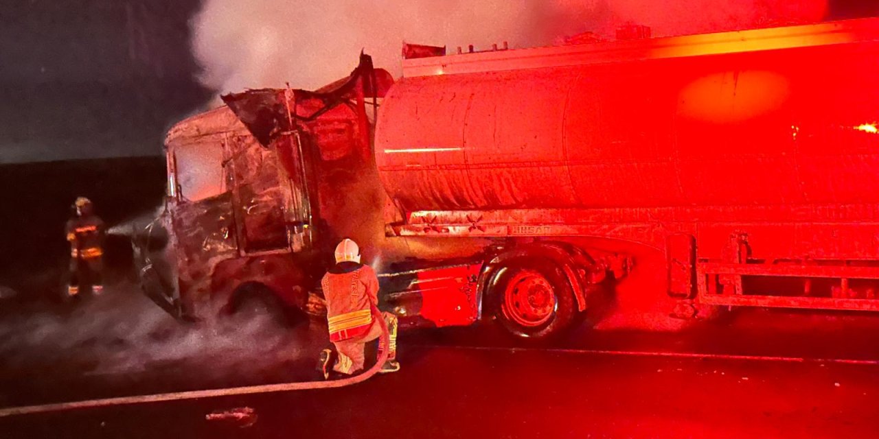 Şırnak’ta seyir halindeki TIR alevlere teslim oldu