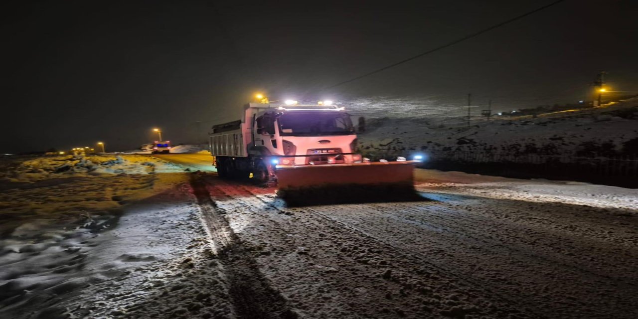 Şırnak Belediyesi Karla Mücadele Ekipleri Sahada