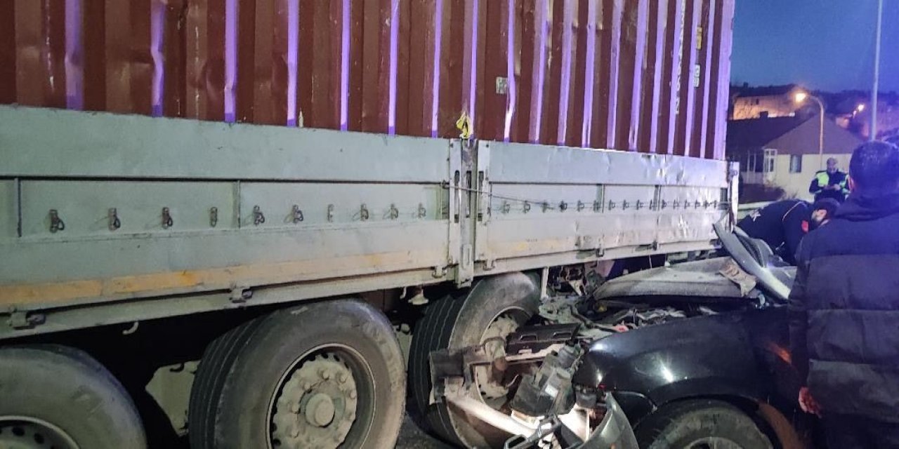 Arıza Yapan Tıra Arkadan Çarptı, 1 Ölü!