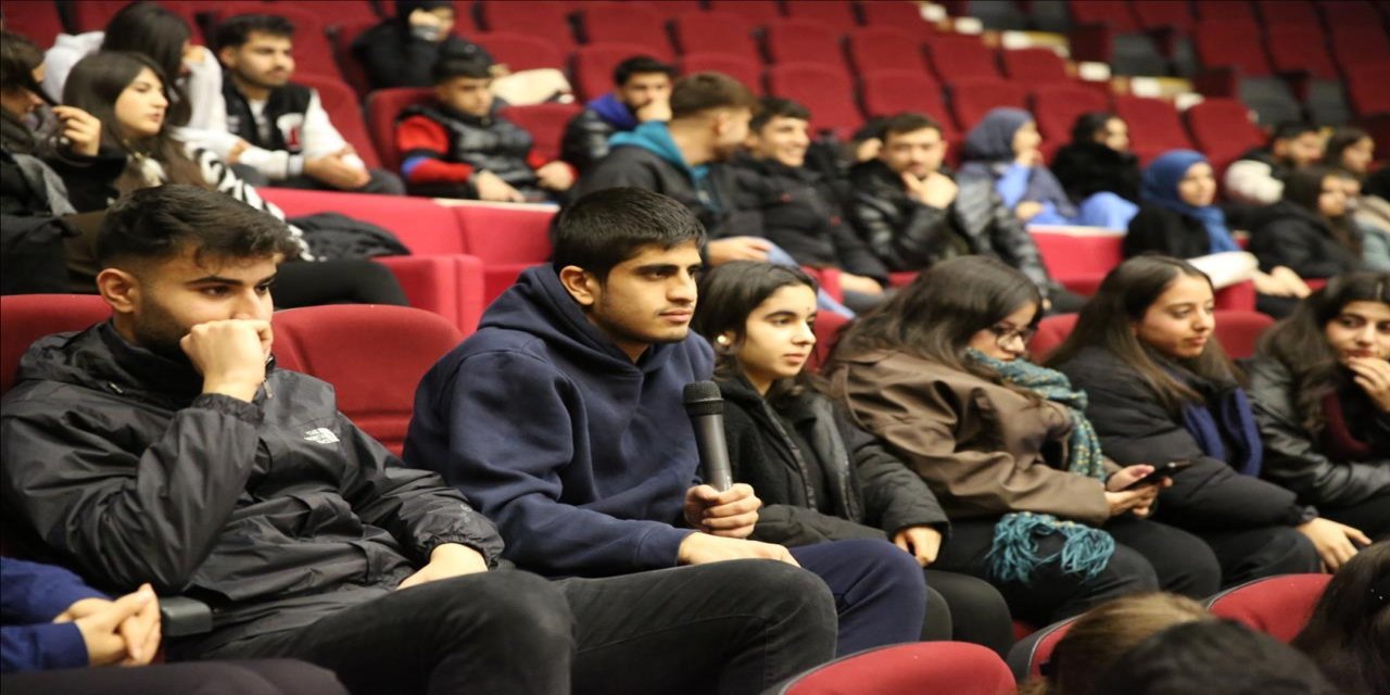 Şırnak Üniversitesi'nde Müzikli Buluşma: Rektör ve Öğrenciler Bir Arada
