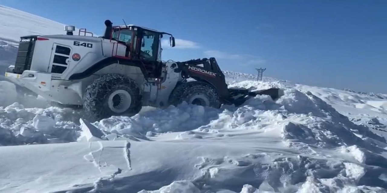 Tipi Yolları Kapatıyor, Ekipler Açıyor: Beytüşşebap’ta Beyaz Esaret