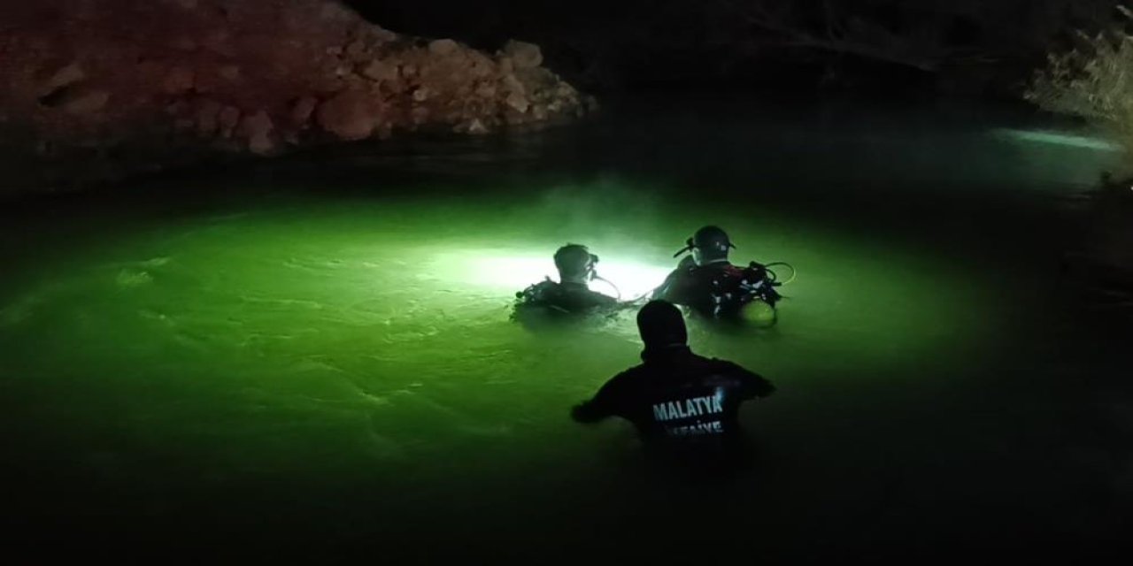 Malatya'da gölete giren genç hayatını kaybetti