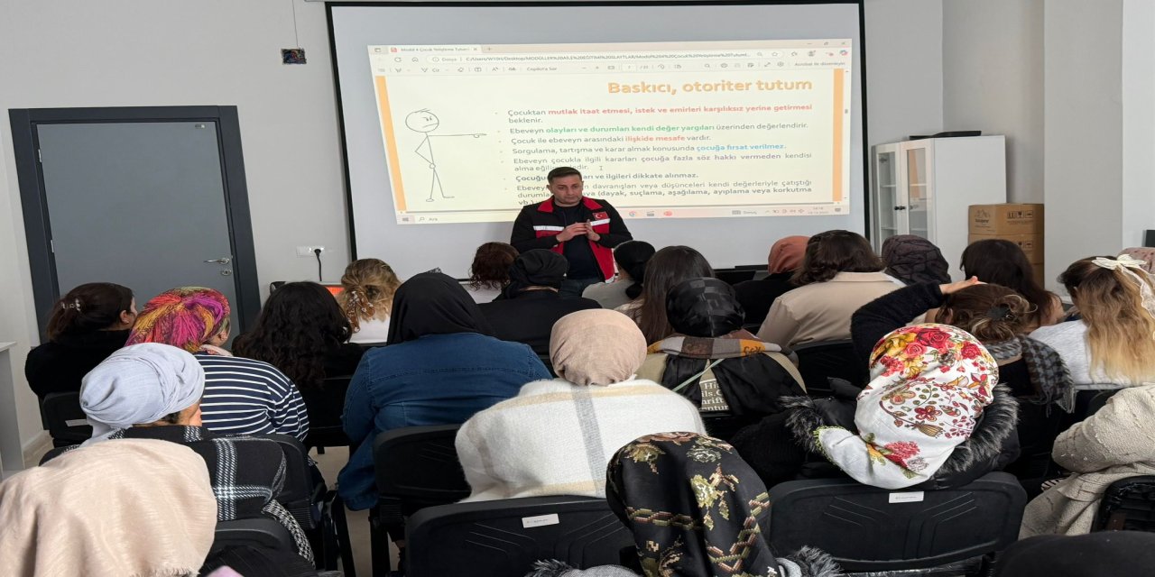 Silopi'de Ebeveynlere Çocuk Yetiştirme Eğitimi Verildi