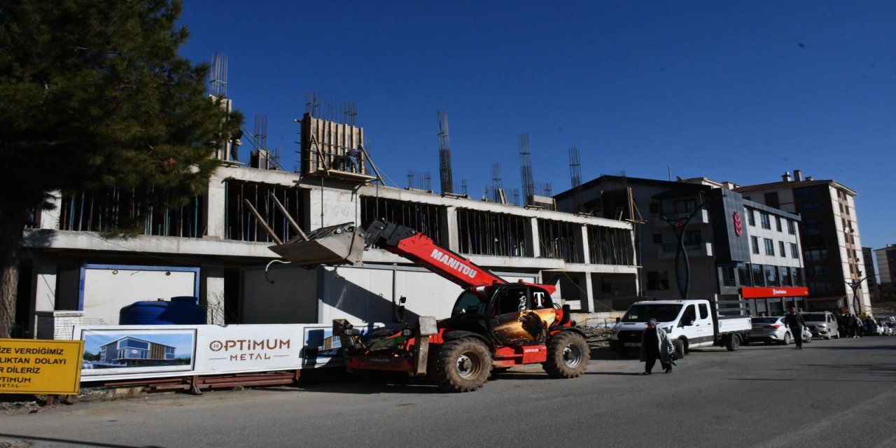 Şırnak'ta Gençlik Merkezi ve Spor Salonu İnşaatı Hızla Yükseliyor