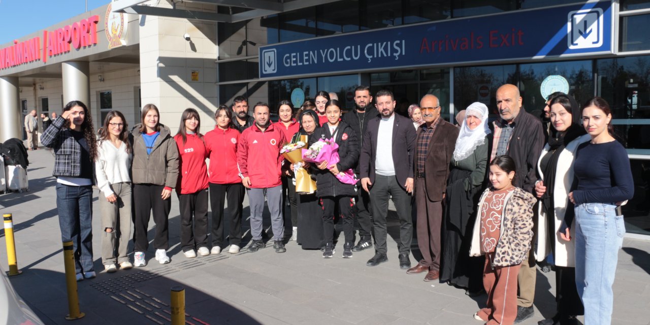 Avrupa 2.’si olan Asmin Çabas’a Cizre’de coşkulu karşılama