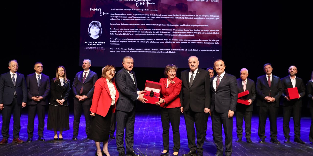 Bakan Bak: "Savunma sanayisinde her alanda yatırım yapan bir Türkiye var"