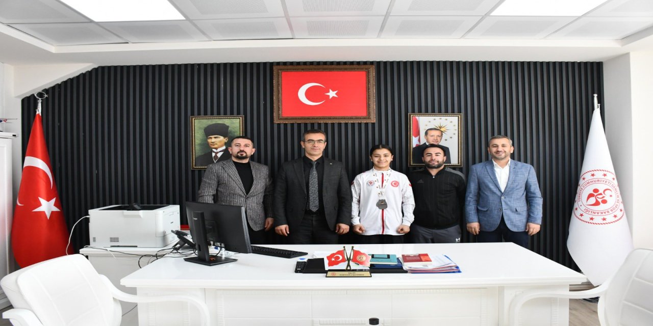 Berlin’den Şırnak’a Gümüş Madalya: Avrupa İkincisi Asmin Çabas Yurda Döndü!