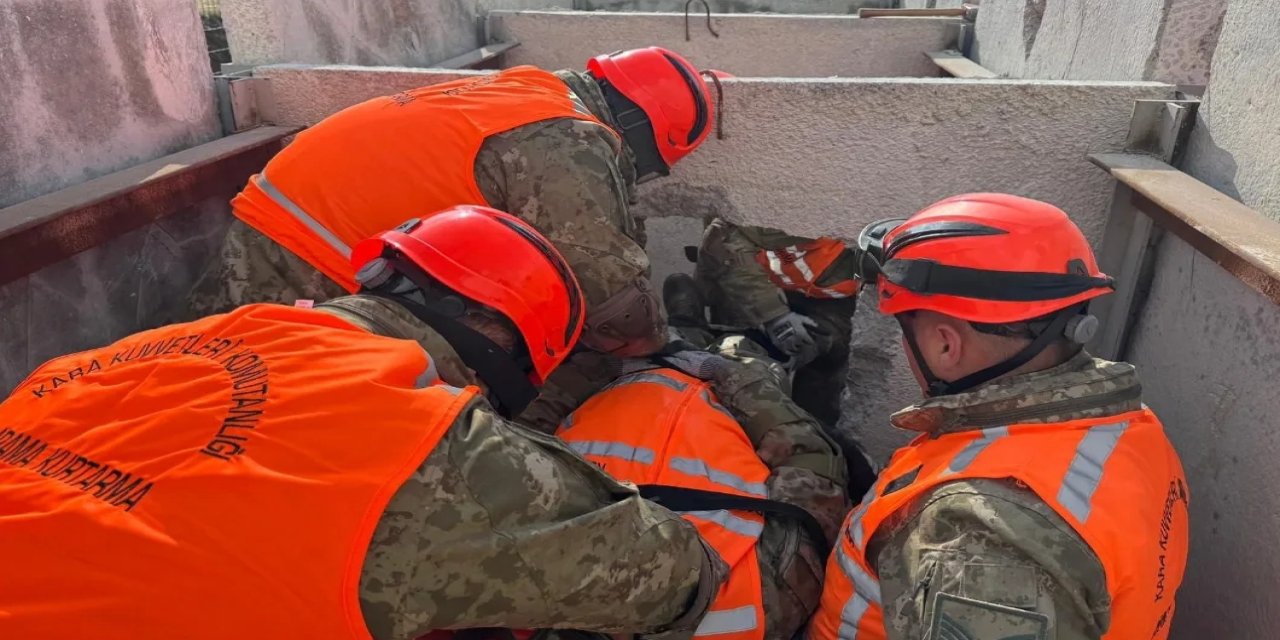 Şırnak’ta Jandarma Personeline Enkazda Arama Kurtarma Eğitimi