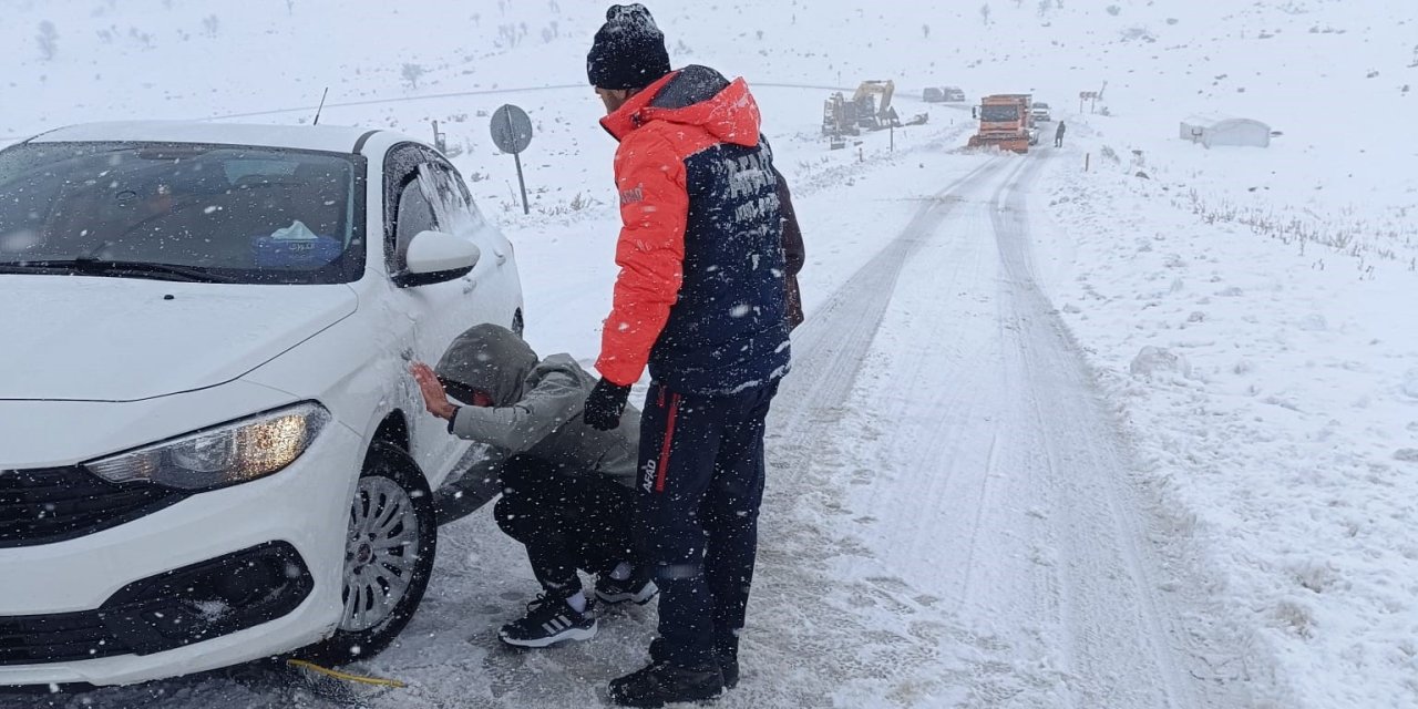 Şırnak'ta mahsur kalan 22 araç için "turuncu kod" verildi, ekipler harekete geçti