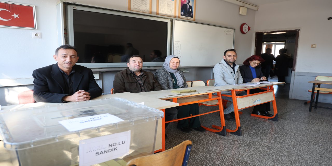 Adana'da bir mahallede seçim heyecanı